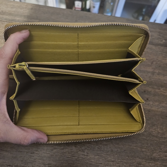 Gucci Shanghai Heartbeat Wallet - Picture 7 of 8